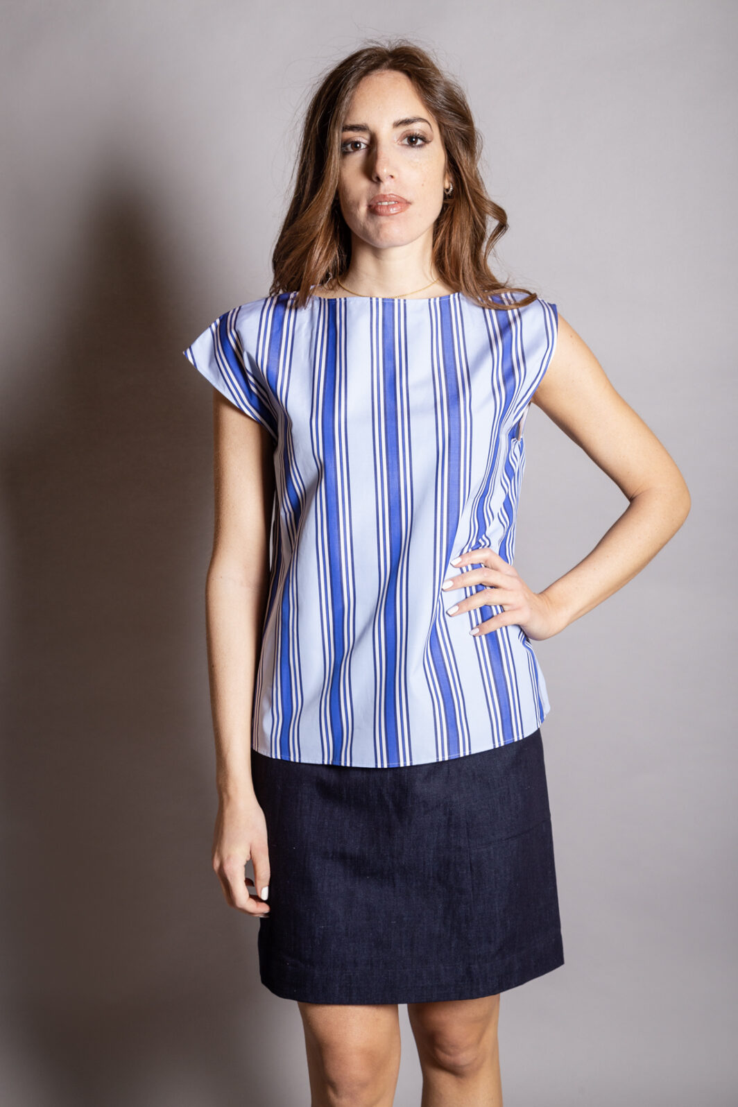 beclò atelier made in italy top canotta blusa blu azzurro stripes righe asimmetrico cotone summer printed minimal pattern be kind